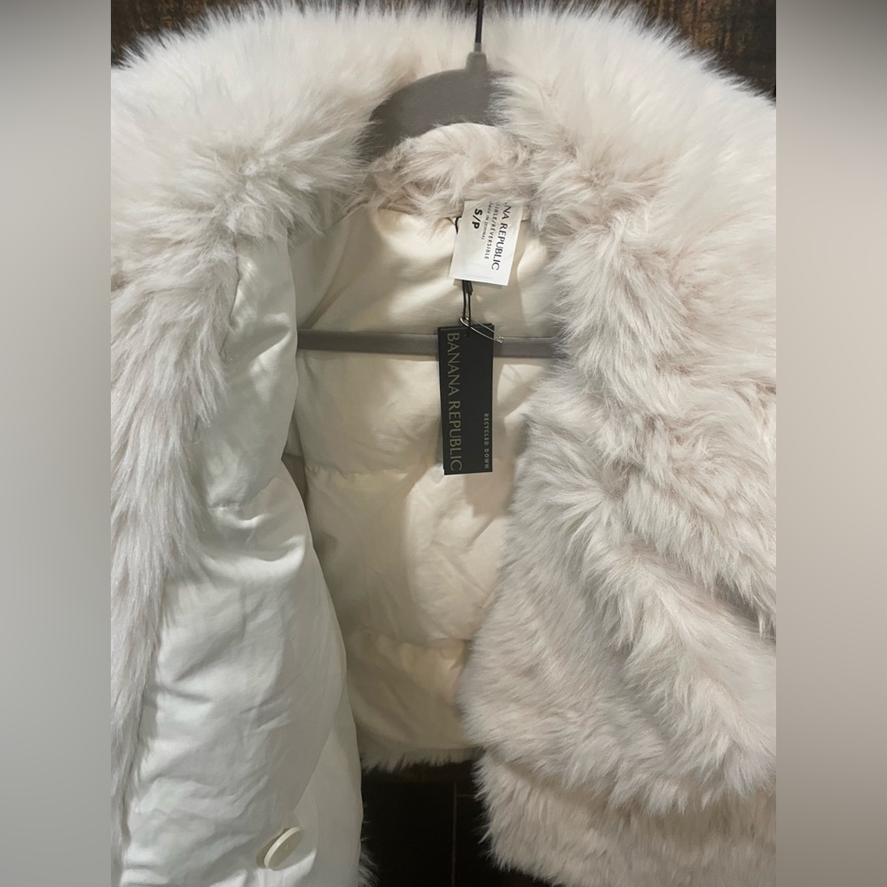 White Banana Republic Size Small Reversible Recycled Down Jacket